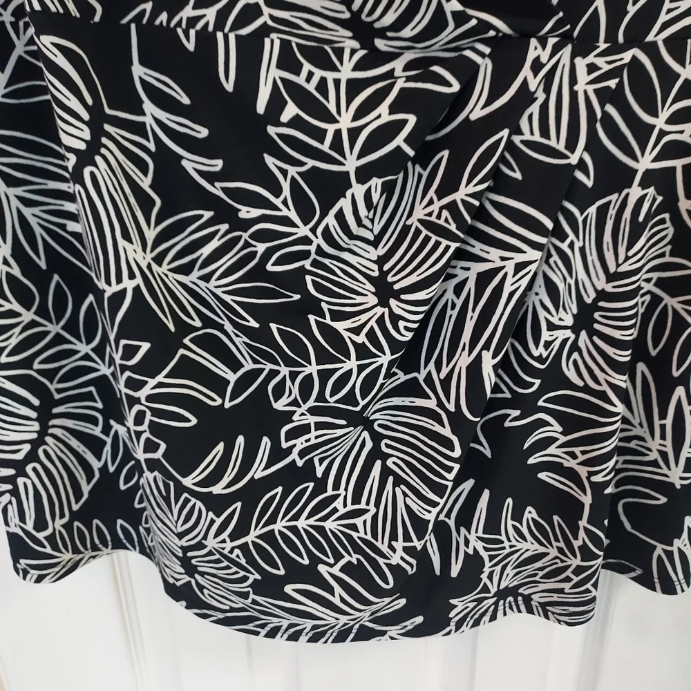 Lane Bryant Sleeveless Round Neck Pleated Waist Size 18/20 - Picture 5 of 6